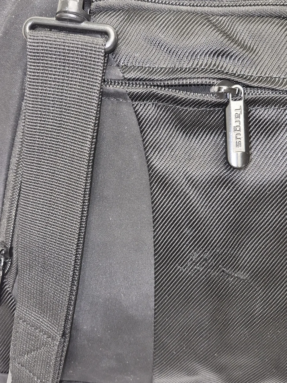 Targus Black Laptop Briefcase - Padded Messenger Bag